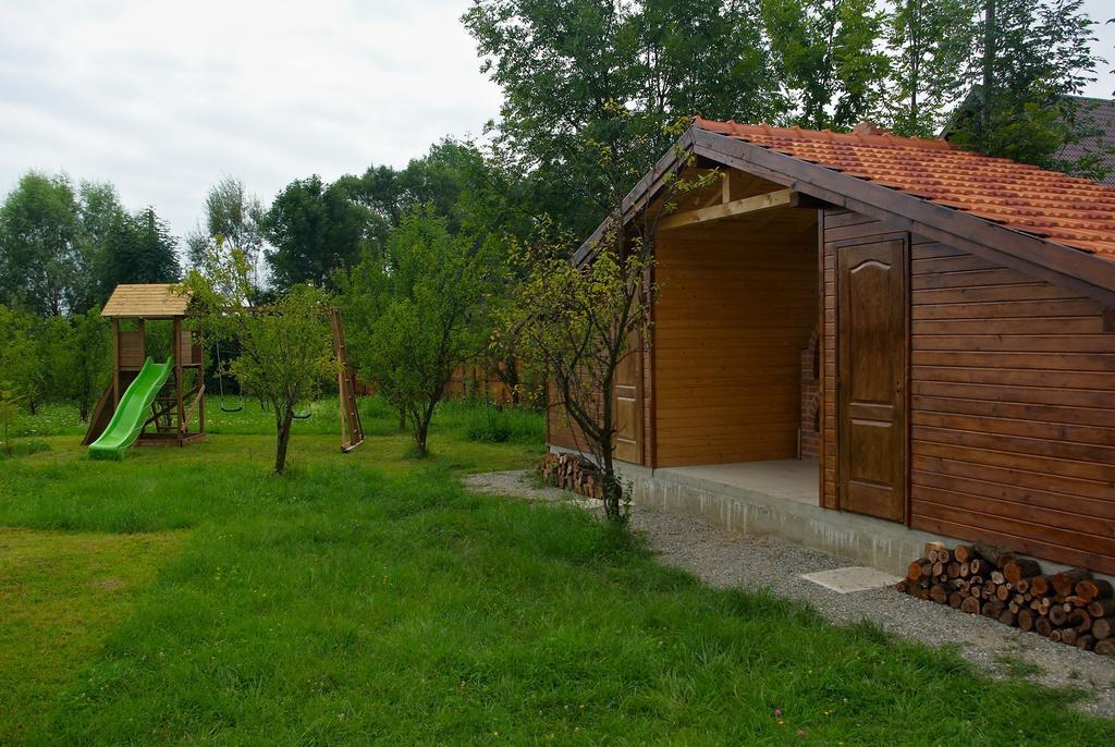 Casuta Cu Prieteni Cornu de Jos Habitación foto