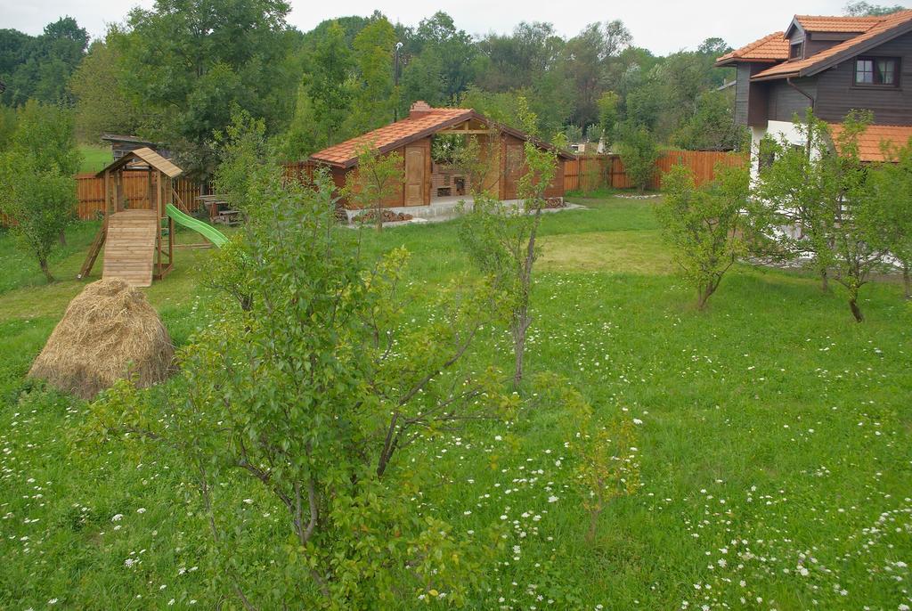 Casuta Cu Prieteni Cornu de Jos Habitación foto