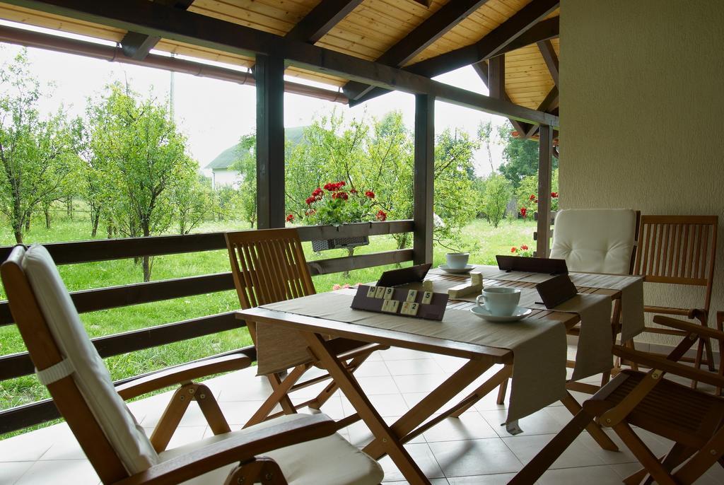 Casuta Cu Prieteni Cornu de Jos Habitación foto