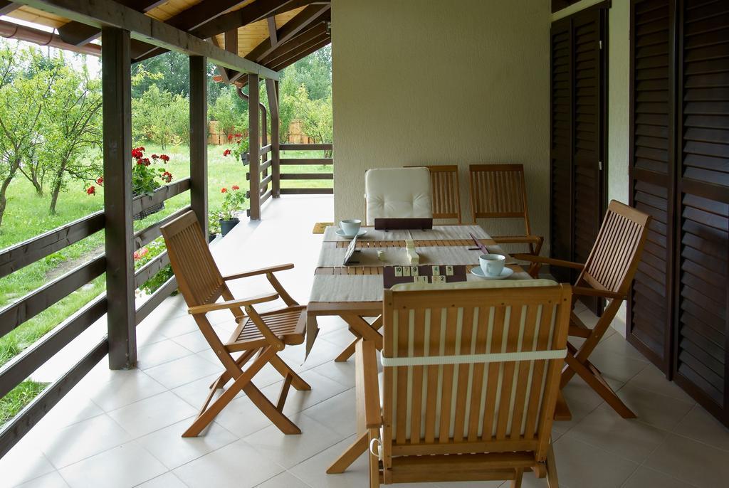 Casuta Cu Prieteni Cornu de Jos Habitación foto